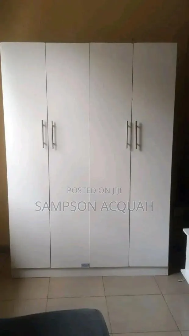 Laminated 3 in 1 Wardrobe With Mirror · Photo 1