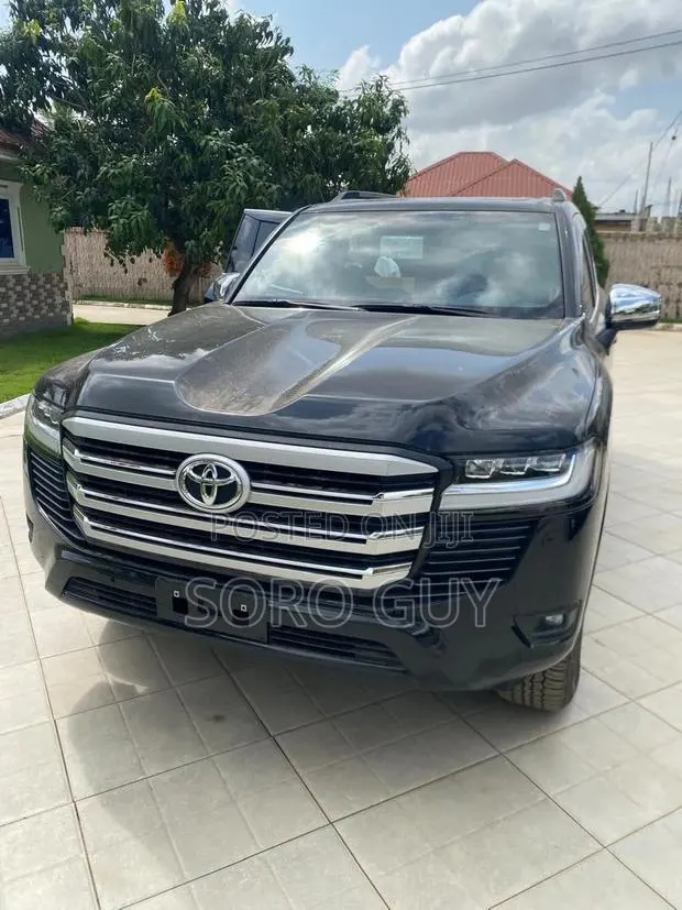 Toyota Land Cruiser 2024 Black · Photo 1