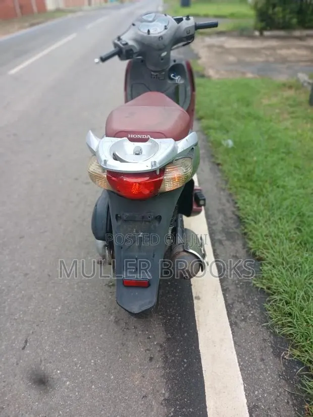 Honda 2021 Silver · Photo 1