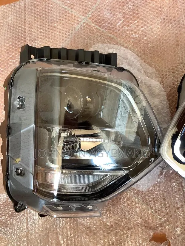 Hyundai Santa Fe 2020 Headlight · Photo 1