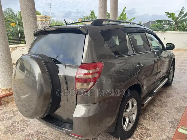 Toyota RAV4 2012 · Photo 1
