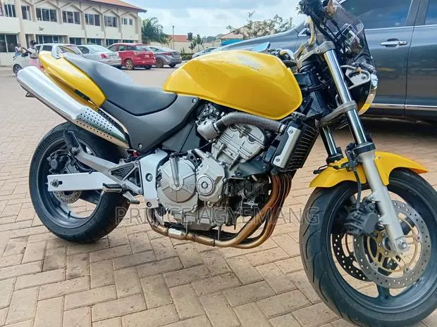 Honda Hornet 2010 Yellow · Photo 1