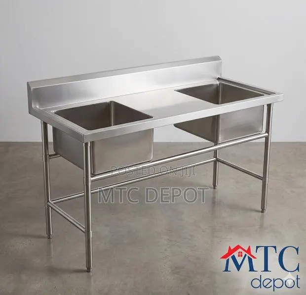 Two Sinks With Middle Table · Photo 1