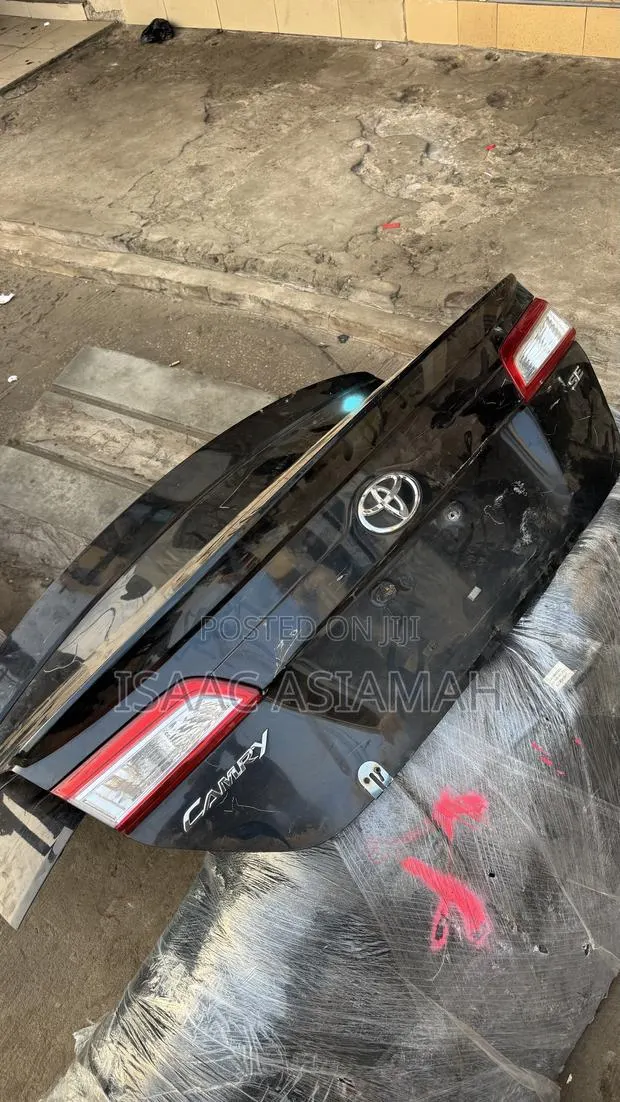 Toyota Camry 2012,2013,2014 Boot / Tailgate Complete · Photo 1