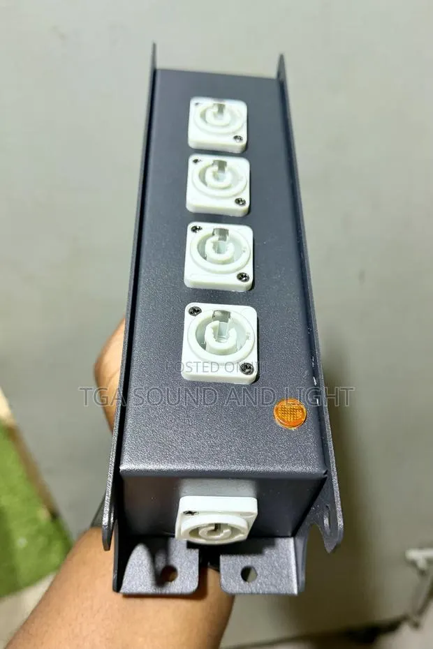 Powercon Distributor 1 in 5 Out Box · Photo 4