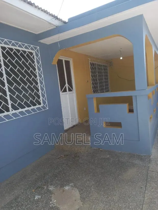 4bdrm House in Tema Community 9 for sale
