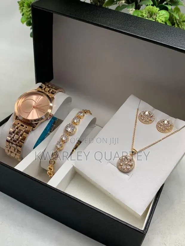 Ladies Jewelry Set · Photo 1