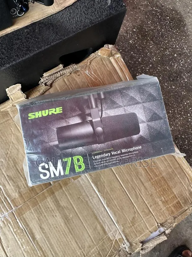 Shure SM7b Legendary Vocal Microphone · Photo 1