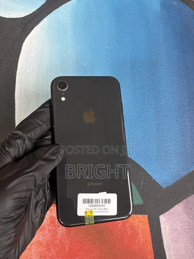 Apple iPhone XR 128 GB Black · Photo 1