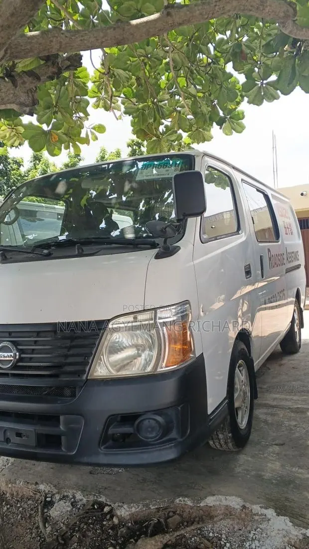 Nissan Caravan (Urvan) 2010 White · Photo 1