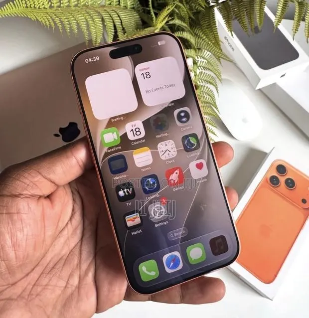 Apple iPhone 17 Pro 256 GB Orange · Photo 1
