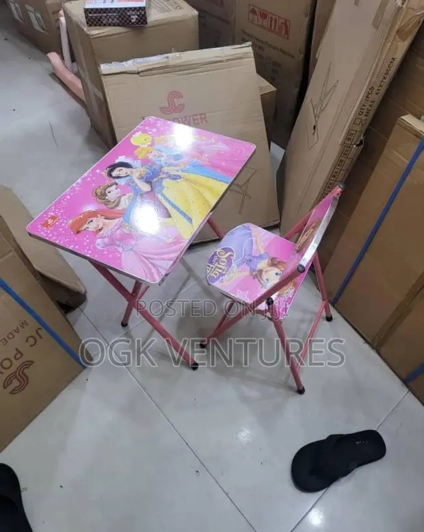 Kids Table and Chair · Photo 1