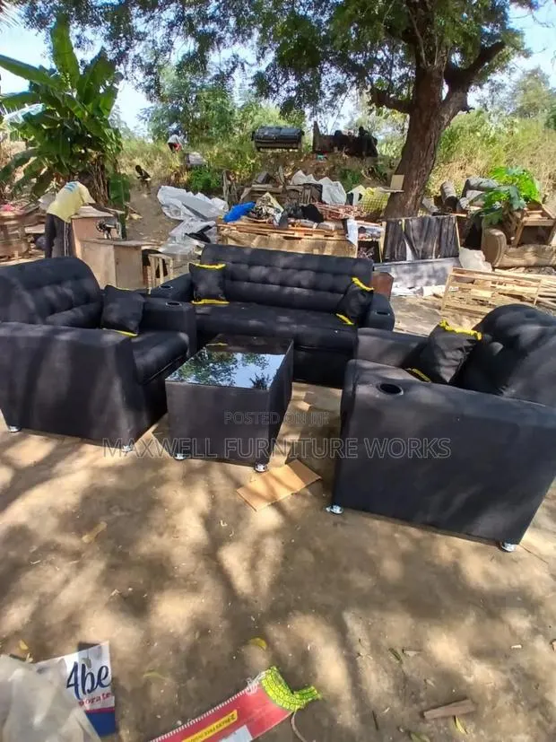 Quality Utv Sofa N Center Table (Payment After Delivery) · Photo 1