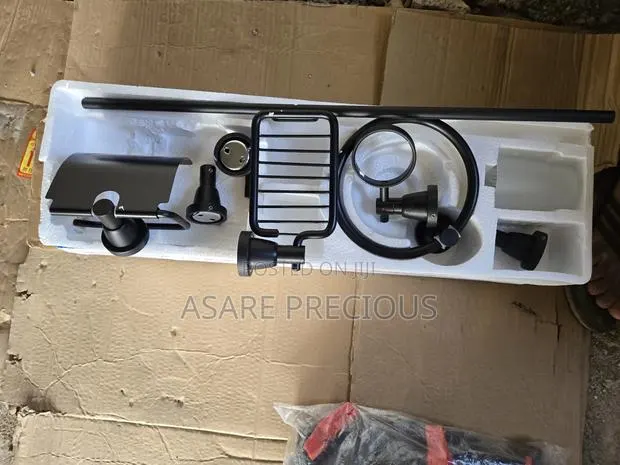 Bathroom Accessories Set · Photo 1