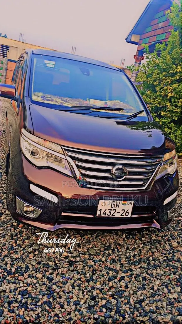 Nissan Caravan (Urvan) 2014 Brown · Photo 1