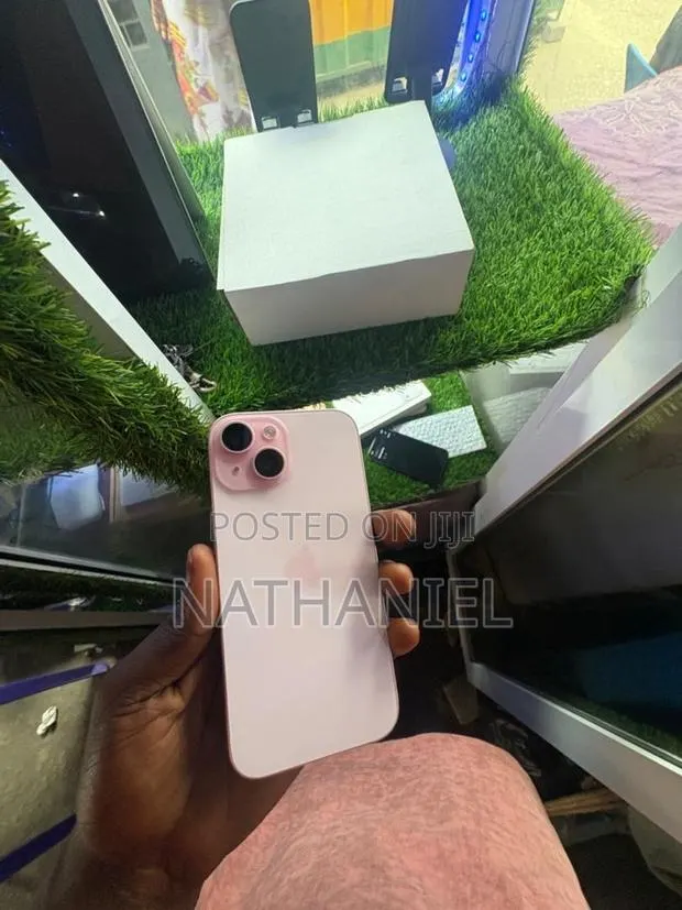 Apple iPhone 15 128 GB Pink · Photo 1