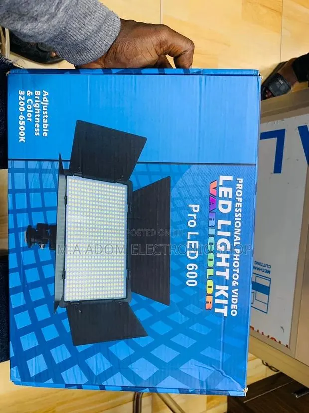 Energy Saving Pro Led Light 600 Photo Video Led Light Kit. · Photo 1