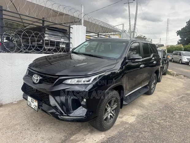 Toyota Fortuner 2.5 D AWD 2024 Black · Photo 1