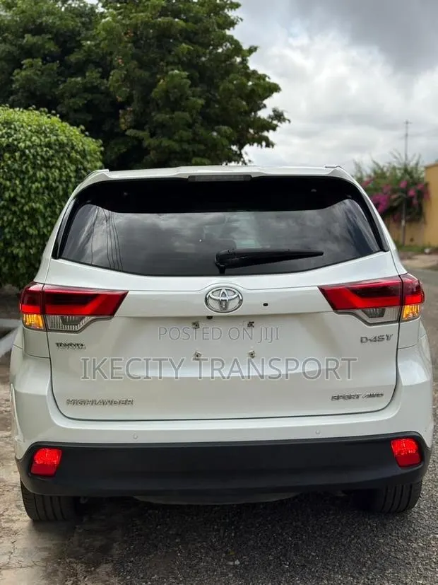Toyota Highlander XLE 2019 White · Photo 1
