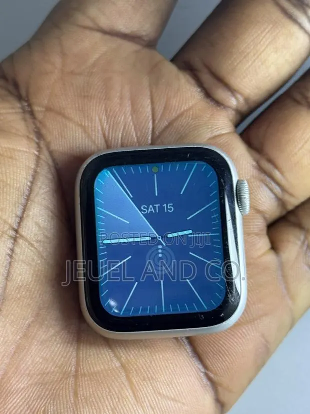 APPLE WATCH SERIES 5( Read Description) · Photo 1