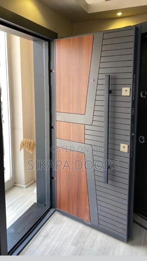 Elegant and Durable Heavy Duty Door · Photo 1