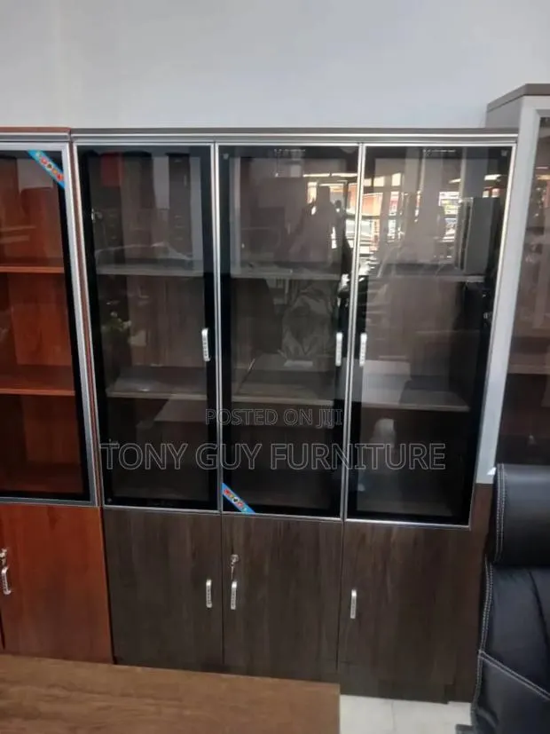 Wooden Bookshelf 3 Doors · Photo 1