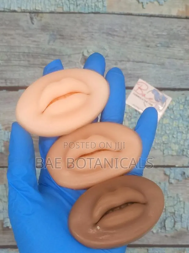 Set of 3 Sillicone Lips for Swatches / Tattoo Practice · Photo 1