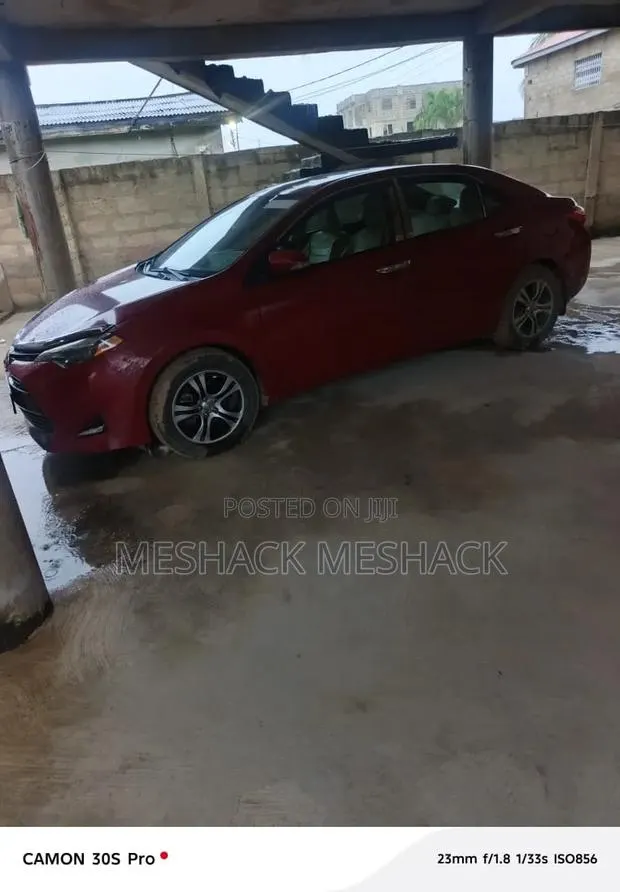 Toyota Corolla 2018 Red · Photo 1