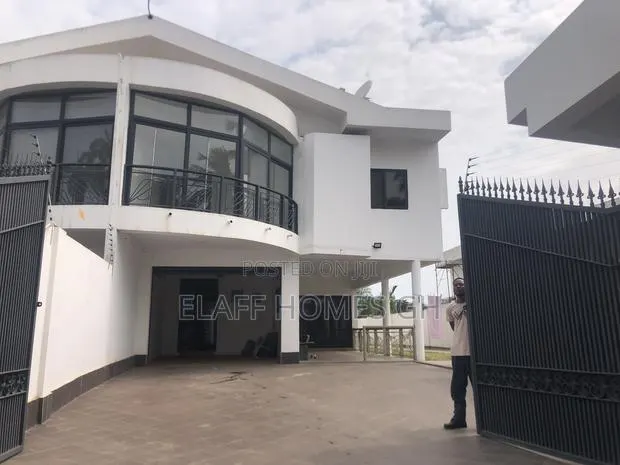 3bdrm Duplex in Elaffhomesgh, Coffee Shop Area for rent · Photo 1