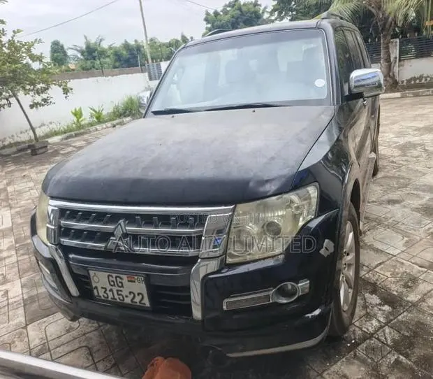 Mitsubishi Pajero 3.8 V6 GLS/GLX 2012 Black · Photo 1