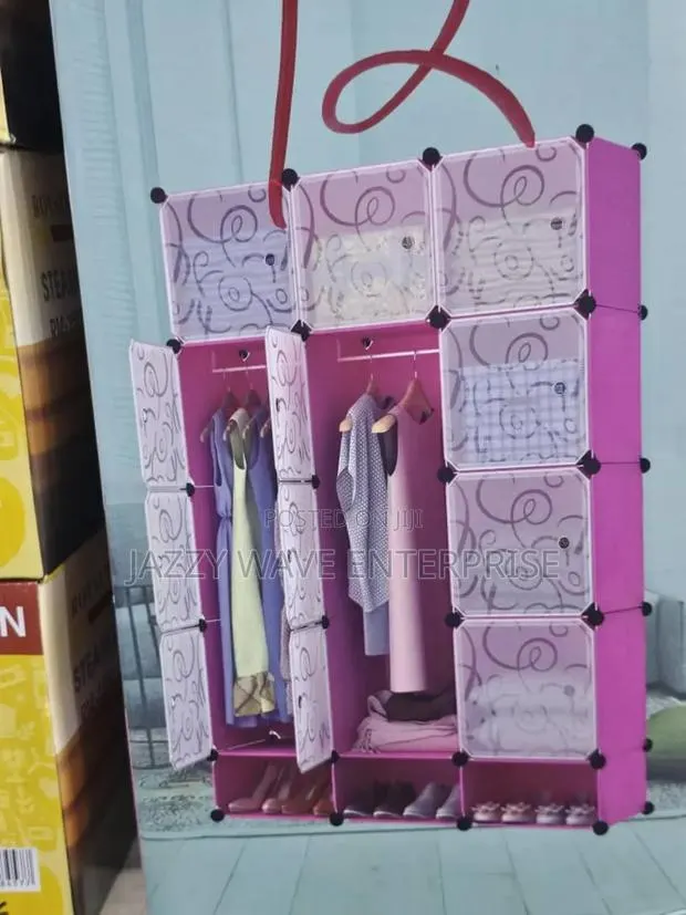 12 Cube Wardrobe · Photo 1