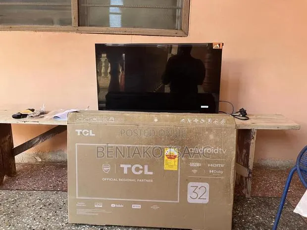 TCL 32" FHD Smart Android Television · Photo 1