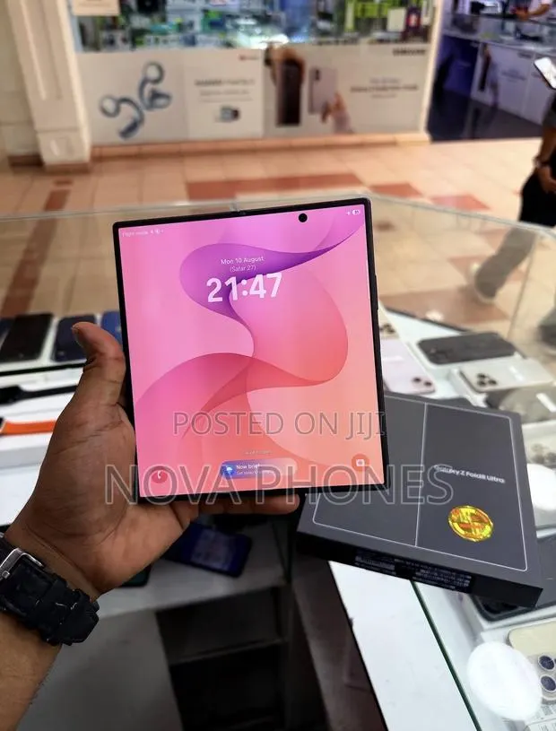 New Samsung Galaxy Z Fold8 Ultra 512 GB Blue · Photo 1