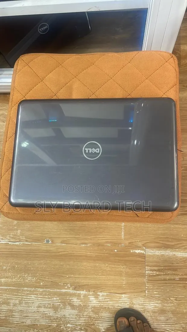 Laptop Dell Latitude 3380 8GB Intel Core i3 HDD+SSD 500GB · Photo 1