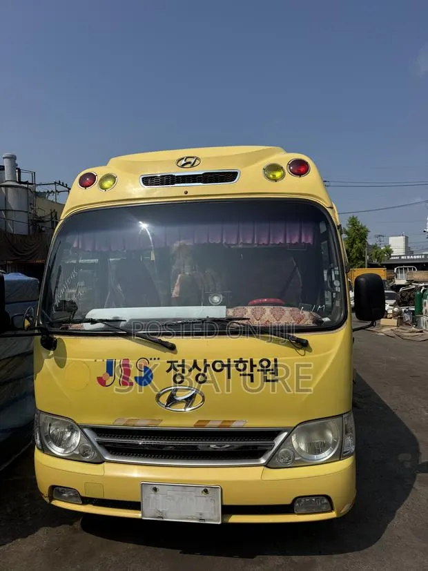 Hyundai County 2016 Yellow · Photo 1