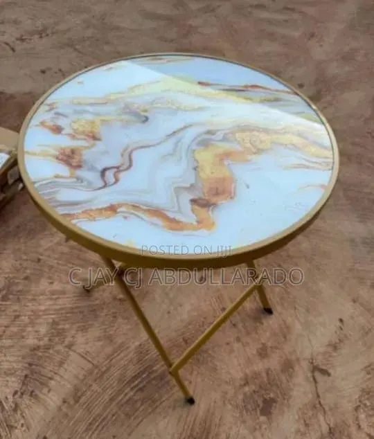 Folding Table With Design and Glass · Photo 1