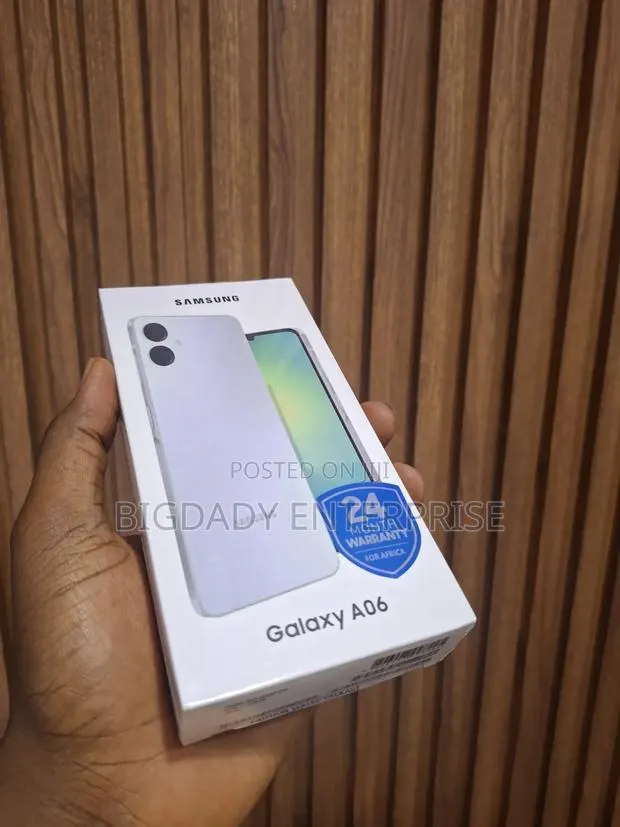 New Samsung Galaxy A06 128 GB White · Photo 1