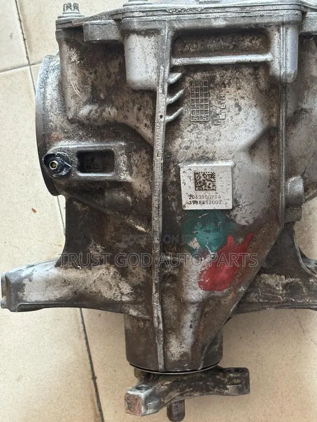 Benz C300 (4matic )Rear/Back Axle Differential 2023 (206) · Photo 1