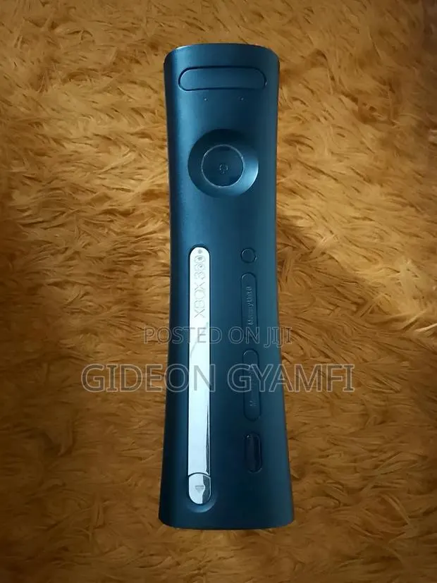 Six Games in a Very Neat Xbox 360 · Photo 1