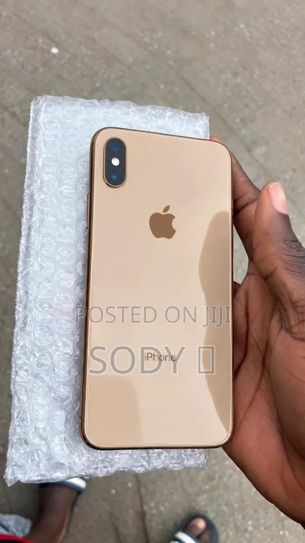 Apple iPhone XS 64 GB Gold · Photo 1