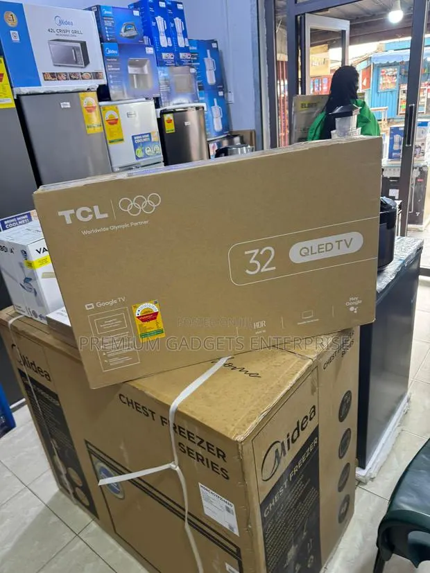 TCL 32" Fhd, Game Mode, Google Tv, HDR 10, Qled, Slim Design · Photo 1
