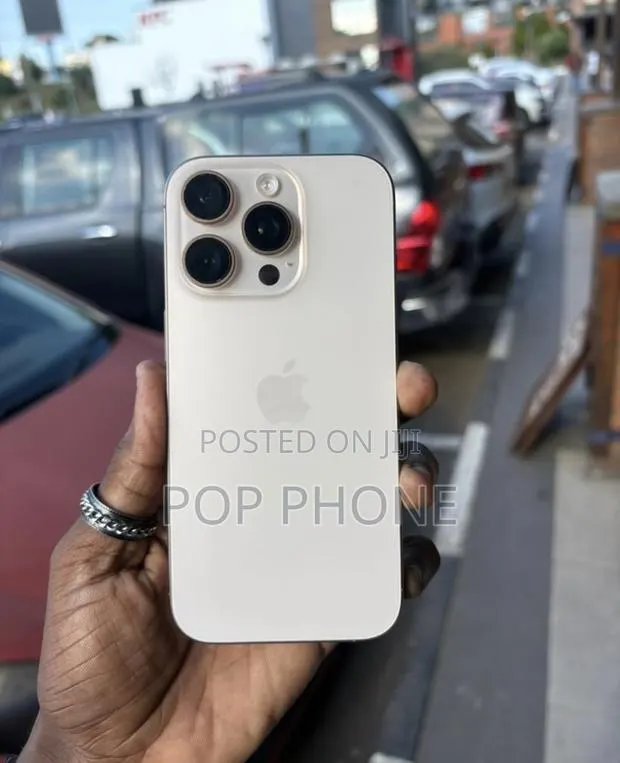 Apple iPhone 16 Pro Max 256 GB Gold · Photo 1