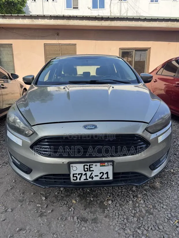Ford Focus SE Sedan FWD (1.0L 3cyl 5M) 2016 Beige · Photo 1
