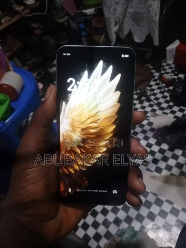 Tecno Spark 40 128 GB White · Photo 1