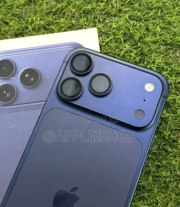 Apple iPhone 17 Pro Max 512 GB Blue · Photo 1