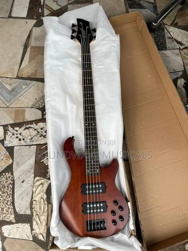 Ibanez Active Bass Guitar · Photo 1