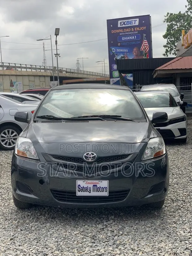 Toyota Yaris 2012 Gray · Photo 1