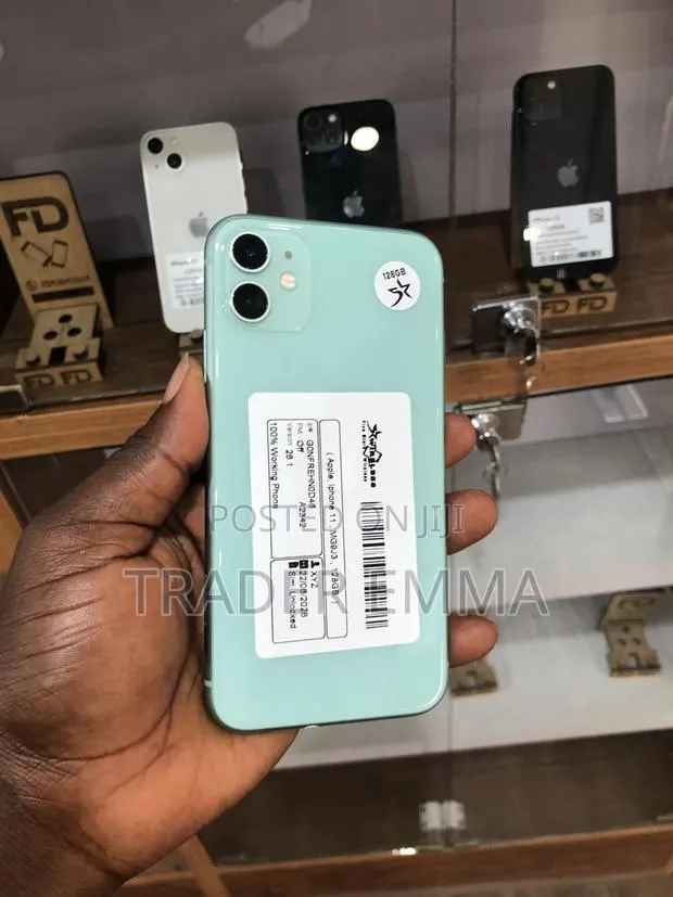 Apple iPhone 11 128 GB Green · Photo 1
