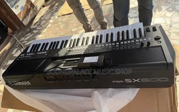 Yamaha PSR-Sx600 Arranger Workstation Keyboard Featuring 61 Keys · Photo 1