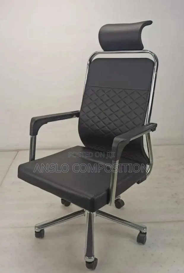 Remarkable Swivel Chair · Photo 1